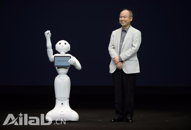 富士康6亿美元联姻软银 生产人形机器人Pepper