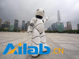 深圳手机企业转型服务机器人 华强北出来走两步?